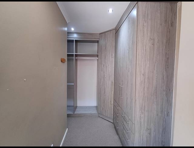 5 BEDROOM HOUSE FOR SALE IN WORLDS VIEW